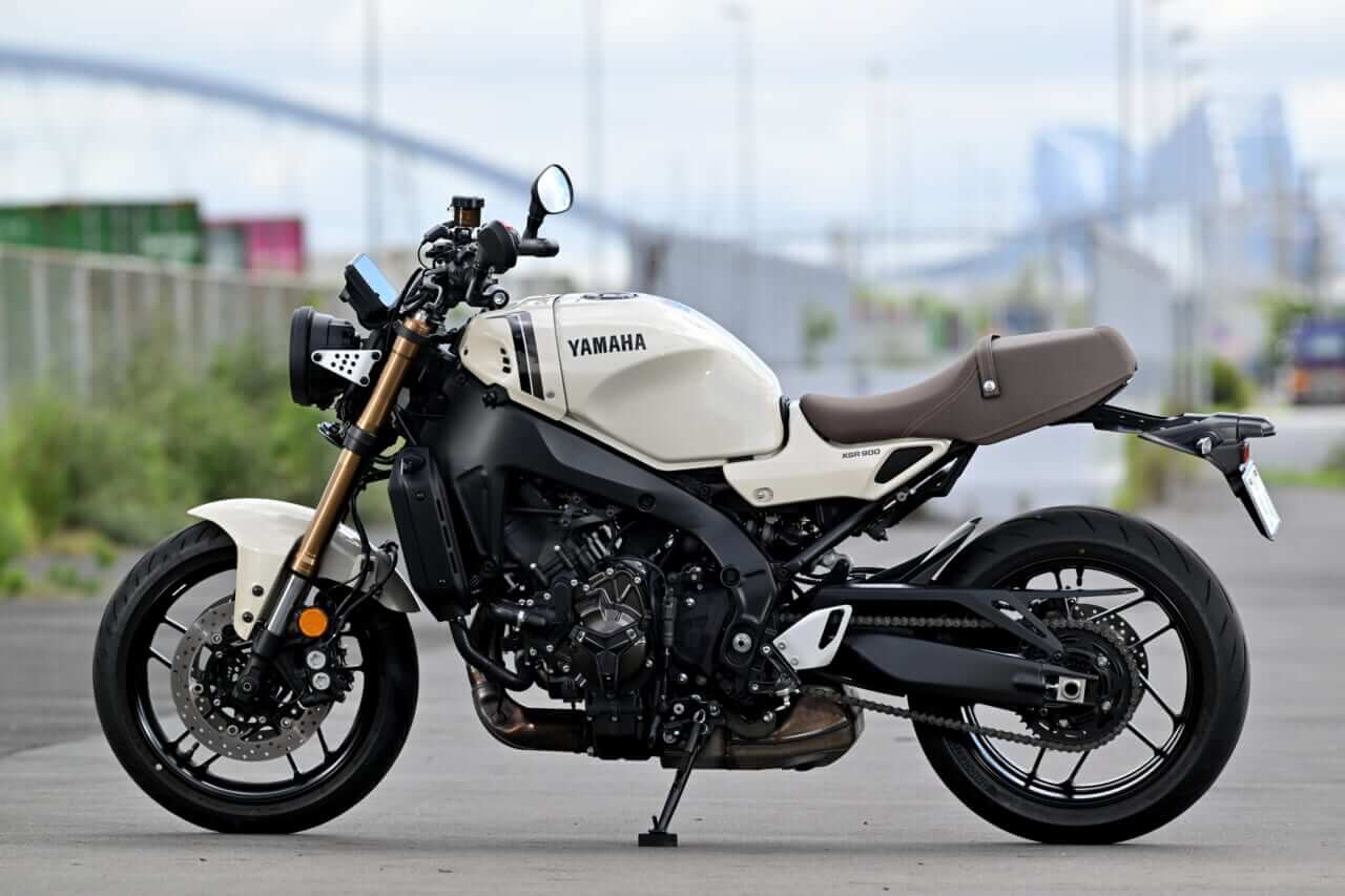 ヤマハ｜XSR900｜2025年モデル｜【日本仕様だけのアイボリーは9月30日までの受注生産!】ヤマハ「XSR900」2025年モデル試乗レポート