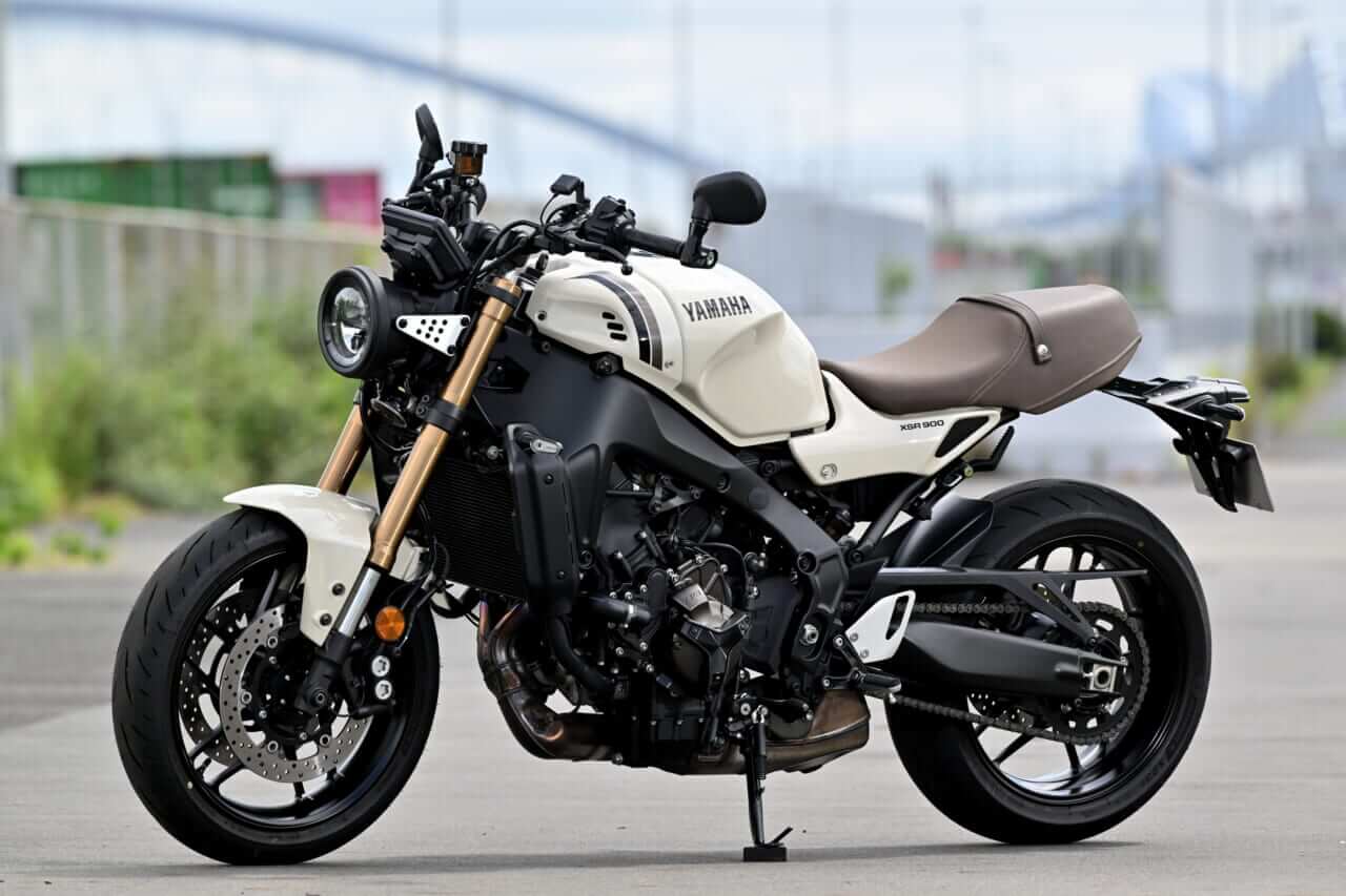 ヤマハ｜XSR900｜2025年モデル｜【日本仕様だけのアイボリーは9月30日までの受注生産!】ヤマハ「XSR900」2025年モデル試乗レポート