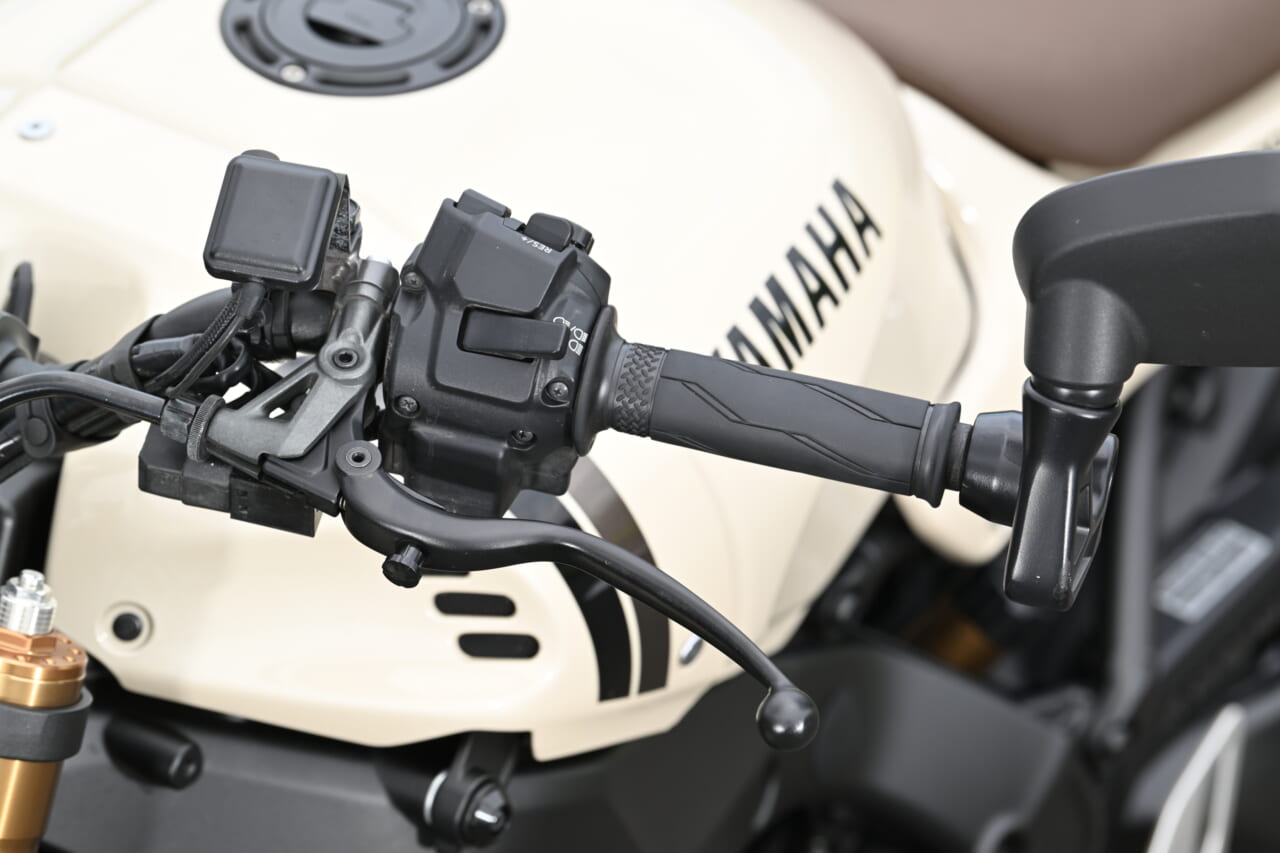 ヤマハ｜XSR900｜2025年モデル｜【日本仕様だけのアイボリーは9月30日までの受注生産!】ヤマハ「XSR900」2025年モデル試乗レポート