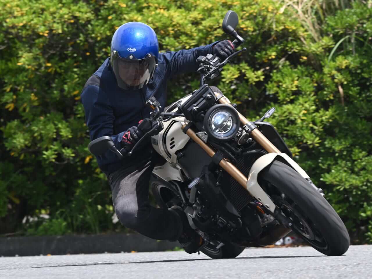 ヤマハ｜XSR900｜2025年モデル｜【日本仕様だけのアイボリーは9月30日までの受注生産!】ヤマハ「XSR900」2025年モデル試乗レポート