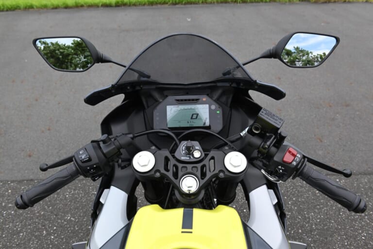 ヤマハ｜YZF-R25｜YZF-R15｜同時試乗で徹底比較だッ!! 同じヤマハの軽二輪だけど…YZF-R15とYZF-R25ってどう違う?【街中メインで試乗してみた!!】