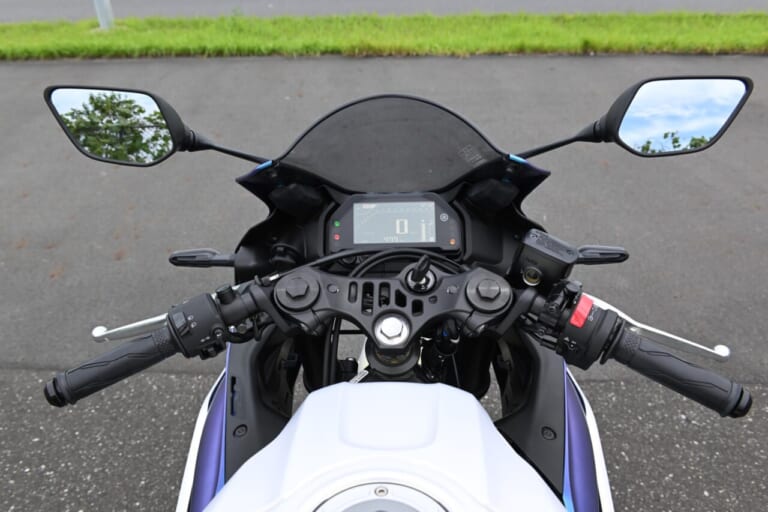 ヤマハ｜YZF-R25｜YZF-R15｜同時試乗で徹底比較だッ!! 同じヤマハの軽二輪だけど…YZF-R15とYZF-R25ってどう違う?【街中メインで試乗してみた!!】