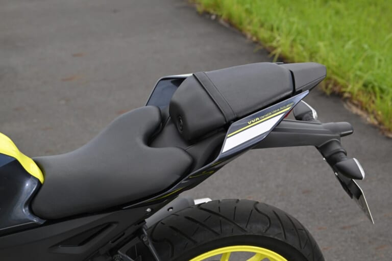 ヤマハ｜YZF-R25｜YZF-R15｜同時試乗で徹底比較だッ!! 同じヤマハの軽二輪だけど…YZF-R15とYZF-R25ってどう違う?【街中メインで試乗してみた!!】