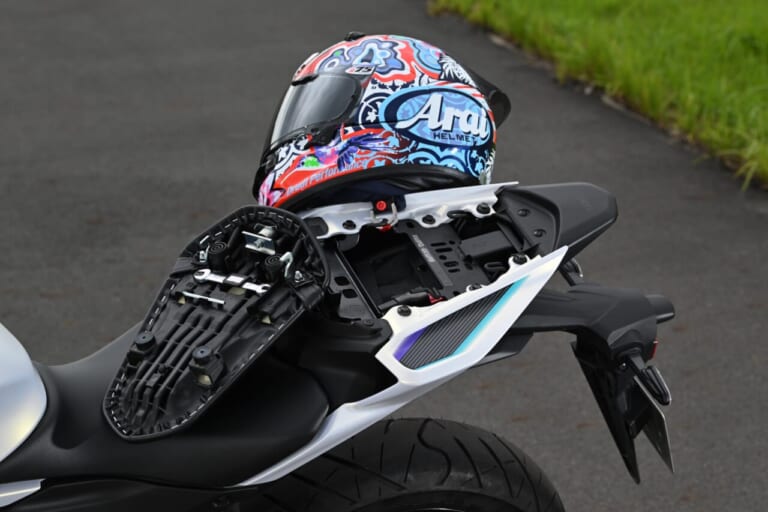 ヤマハ｜YZF-R25｜YZF-R15｜同時試乗で徹底比較だッ!! 同じヤマハの軽二輪だけど…YZF-R15とYZF-R25ってどう違う?【街中メインで試乗してみた!!】