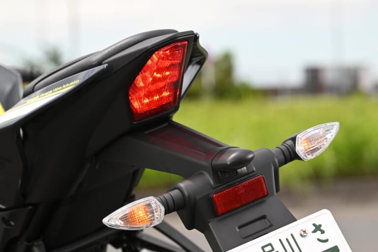 ヤマハ｜YZF-R25｜YZF-R15｜同時試乗で徹底比較だッ!! 同じヤマハの軽二輪だけど…YZF-R15とYZF-R25ってどう違う?【街中メインで試乗してみた!!】