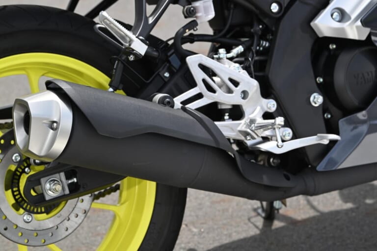 ヤマハ｜YZF-R25｜YZF-R15｜同時試乗で徹底比較だッ!! 同じヤマハの軽二輪だけど…YZF-R15とYZF-R25ってどう違う?【街中メインで試乗してみた!!】