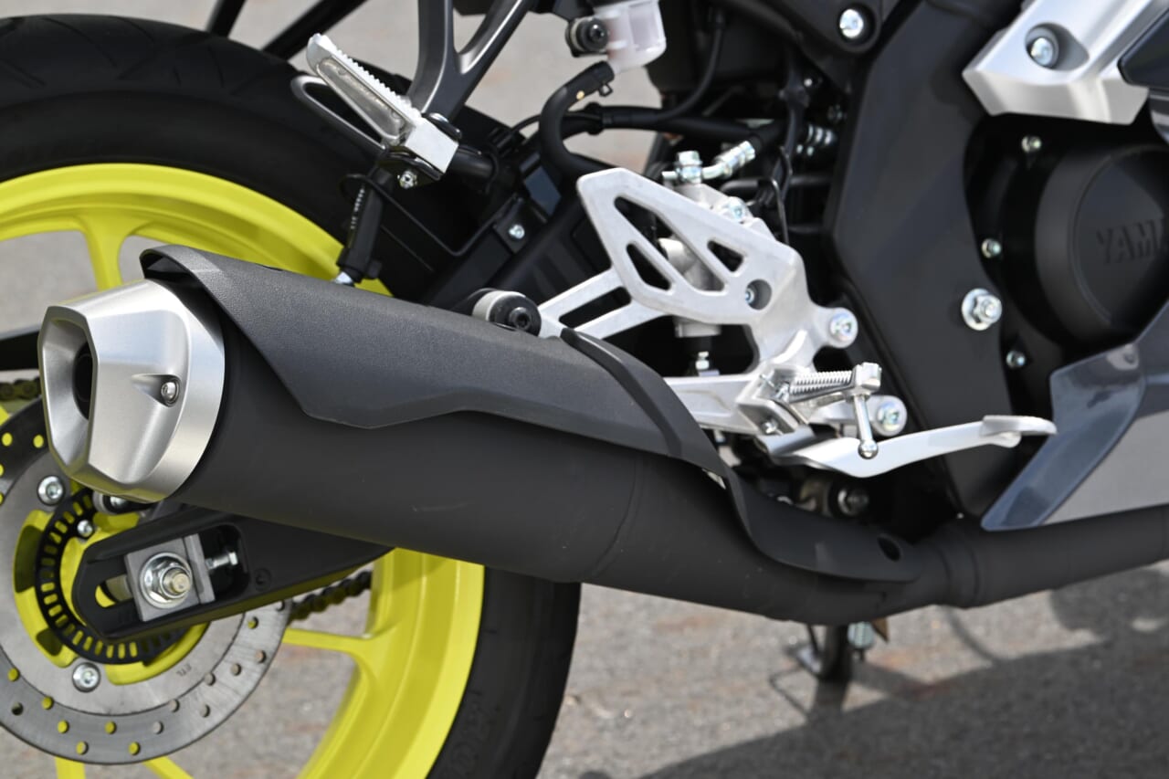 ｜同時試乗で徹底比較だッ!! 同じヤマハの軽二輪だけど…YZF-R15とYZF-R25ってどう違う?【街中メインで試乗してみた!!】