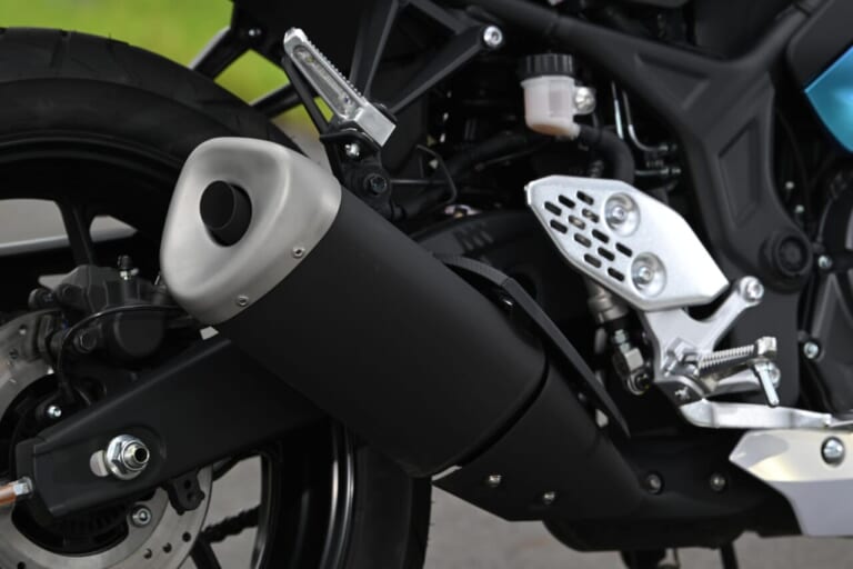 ヤマハ｜YZF-R25｜YZF-R15｜同時試乗で徹底比較だッ!! 同じヤマハの軽二輪だけど…YZF-R15とYZF-R25ってどう違う?【街中メインで試乗してみた!!】