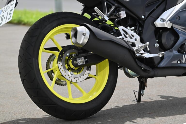 ヤマハ｜YZF-R25｜YZF-R15｜同時試乗で徹底比較だッ!! 同じヤマハの軽二輪だけど…YZF-R15とYZF-R25ってどう違う?【街中メインで試乗してみた!!】