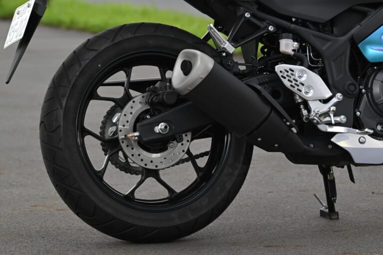 ヤマハ｜YZF-R25｜YZF-R15｜同時試乗で徹底比較だッ!! 同じヤマハの軽二輪だけど…YZF-R15とYZF-R25ってどう違う?【街中メインで試乗してみた!!】
