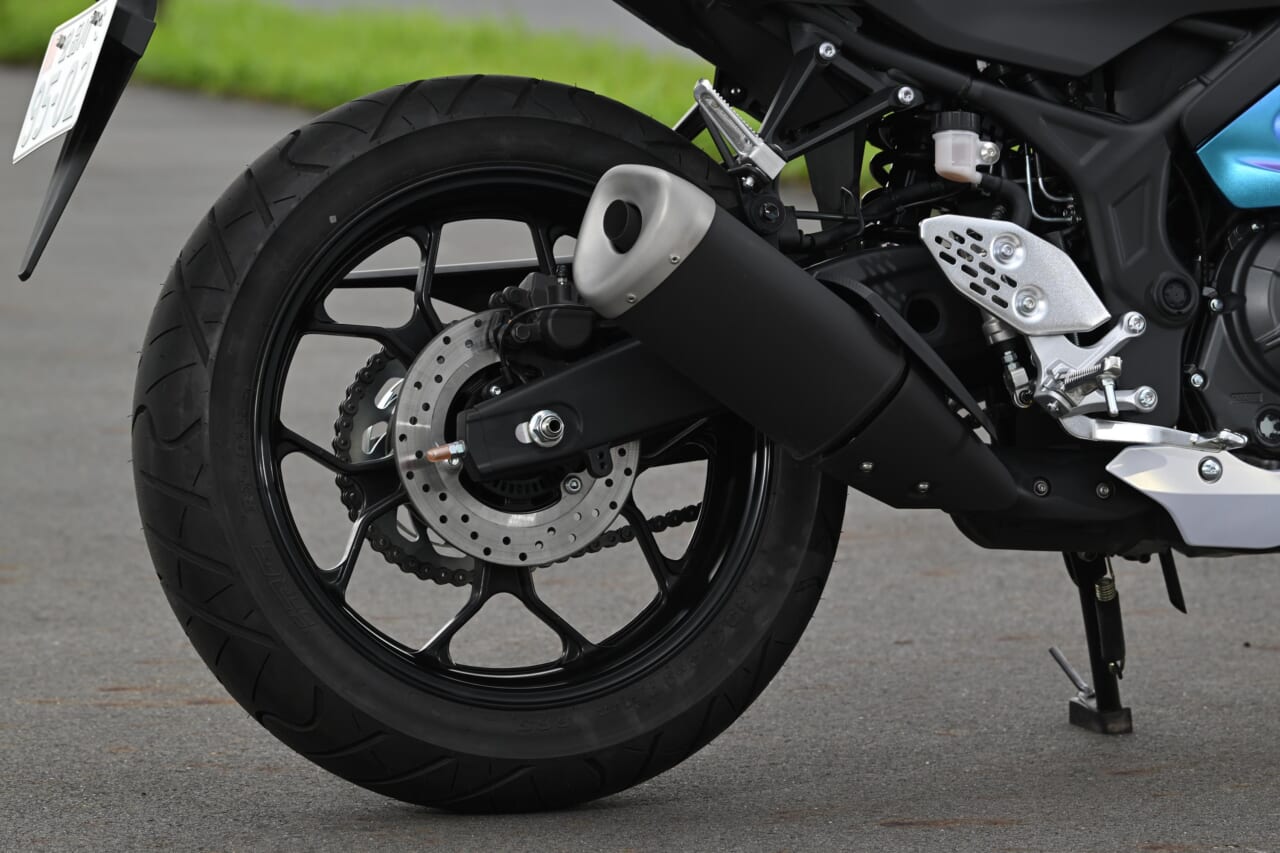 ｜同時試乗で徹底比較だッ!! 同じヤマハの軽二輪だけど…YZF-R15とYZF-R25ってどう違う?【街中メインで試乗してみた!!】