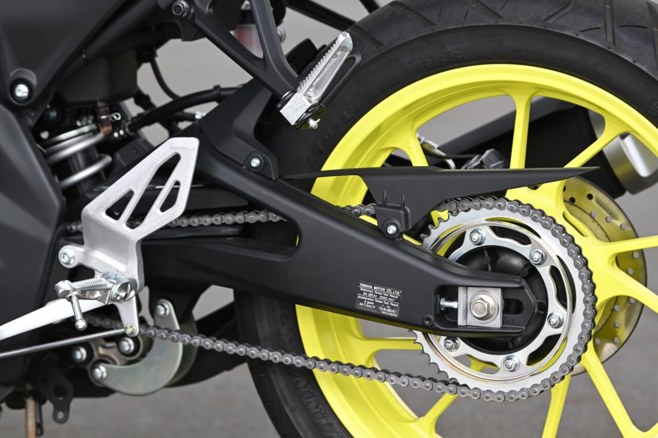 ｜同時試乗で徹底比較だッ!! 同じヤマハの軽二輪だけど…YZF-R15とYZF-R25ってどう違う?【街中メインで試乗してみた!!】