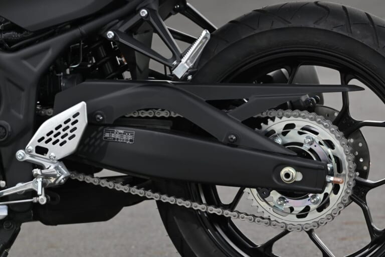 ヤマハ｜YZF-R25｜YZF-R15｜同時試乗で徹底比較だッ!! 同じヤマハの軽二輪だけど…YZF-R15とYZF-R25ってどう違う?【街中メインで試乗してみた!!】