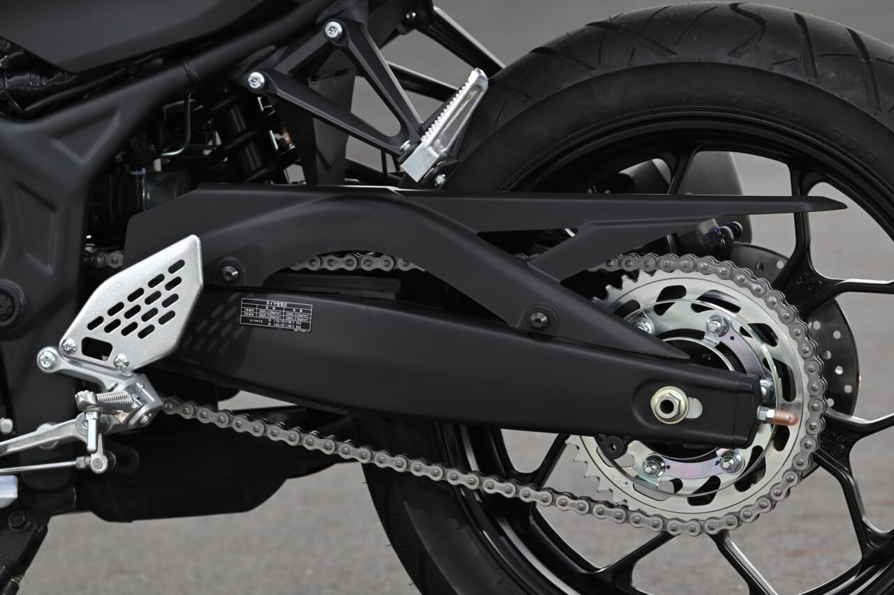 ｜同時試乗で徹底比較だッ!! 同じヤマハの軽二輪だけど…YZF-R15とYZF-R25ってどう違う?【街中メインで試乗してみた!!】