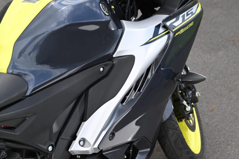 ヤマハ｜YZF-R25｜YZF-R15｜同時試乗で徹底比較だッ!! 同じヤマハの軽二輪だけど…YZF-R15とYZF-R25ってどう違う?【街中メインで試乗してみた!!】