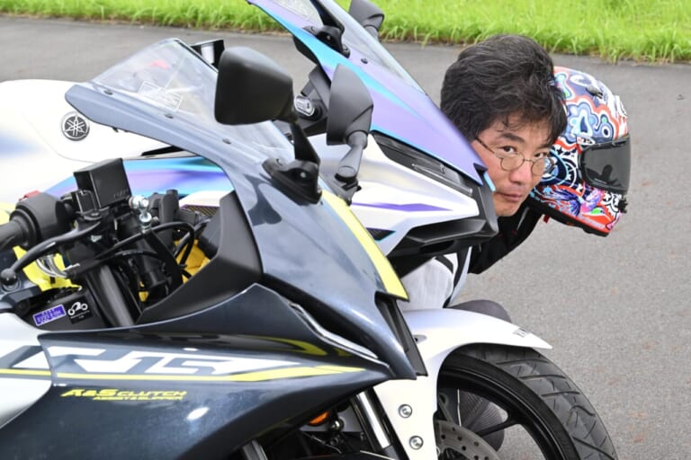 ヤマハ｜YZF-R25｜YZF-R15｜同時試乗で徹底比較だッ!! 同じヤマハの軽二輪だけど…YZF-R15とYZF-R25ってどう違う?【街中メインで試乗してみた!!】