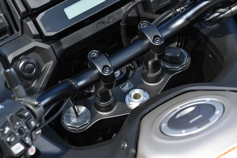 ホンダ｜NT1100｜試乗インプレッション｜2025｜電サス＆6軸IMUでよりスポーティに駆け抜けろ! ホンダ「NT1100」2025年モデル試乗インプレッション