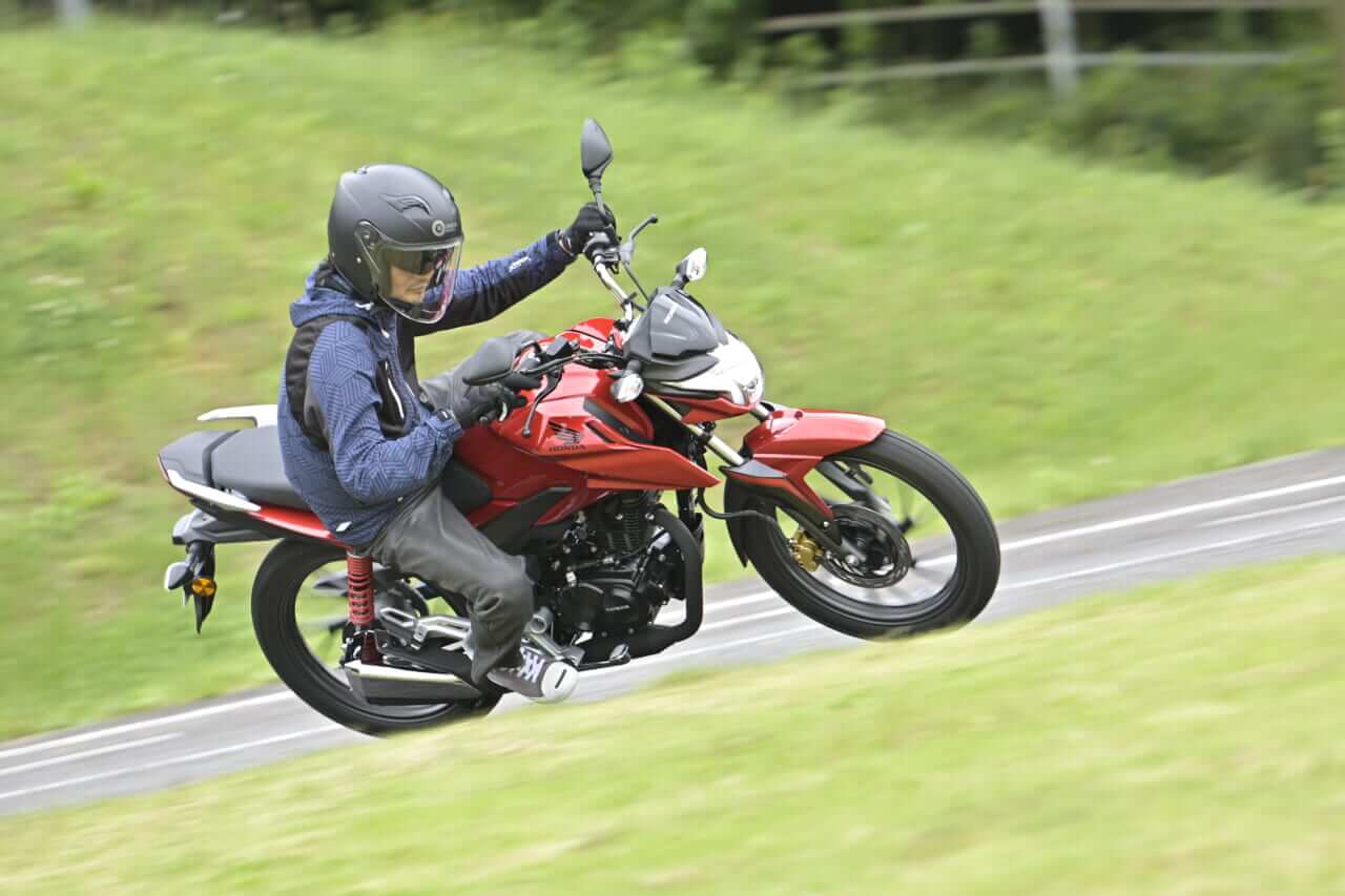 HONDA CBF125R｜【日本上陸!】CBF125R：原付二種ストリートファイター、この走りで新車価格23.8万円はオドロキ!