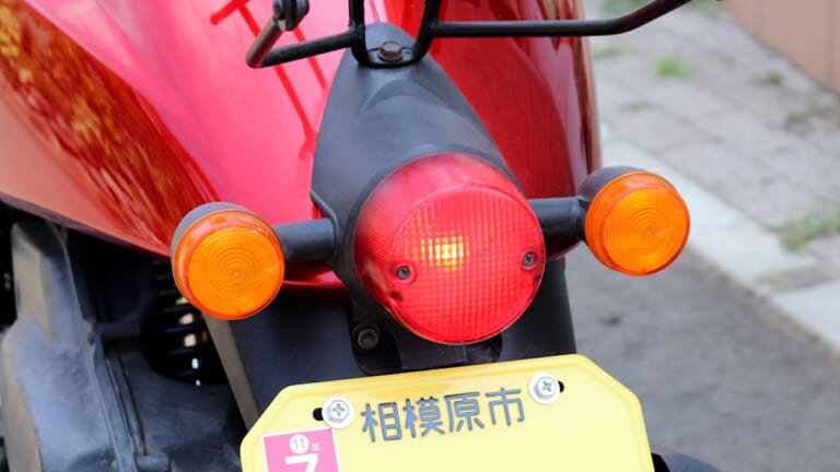追突事故にもなりかねない! バイクのブレーキランプが消えない原因と対策｜追突事故にもなりかねない! バイクのブレーキランプが消えない原因と対策を考える