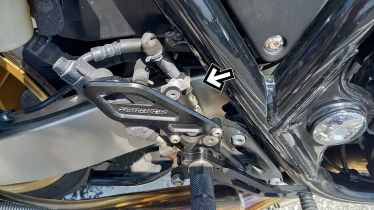 追突事故にもなりかねない! バイクのブレーキランプが消えない原因と対策｜追突事故にもなりかねない! バイクのブレーキランプが消えない原因と対策を考える