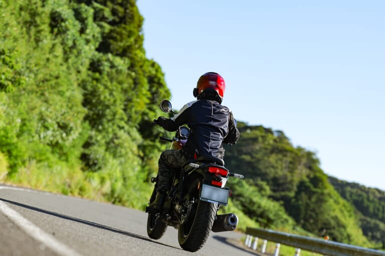 若月佑美｜「教習所ではめちゃめちゃ転びました(笑)」若月佑美、バイク初納車＆ツーリングの模様を取材：免許取得の苦労や購入モデル選びについて語る