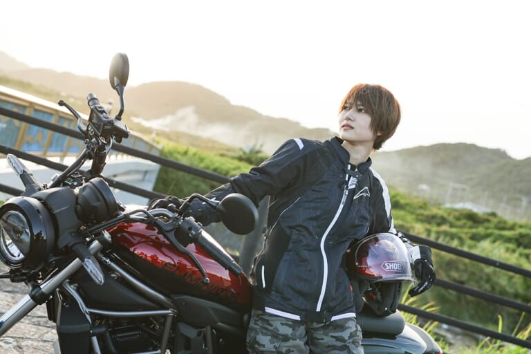 若月佑美｜「教習所ではめちゃめちゃ転びました(笑)」若月佑美、バイク初納車＆ツーリングの模様を取材：免許取得の苦労や購入モデル選びについて語る