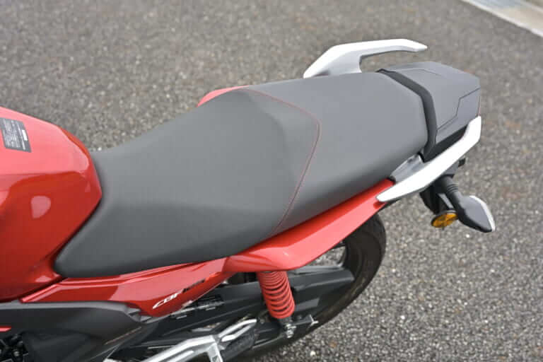 HONDA CBF125R｜【日本上陸!】CBF125R：原付二種ストリートファイター、この走りで新車価格23.8万円はオドロキ!