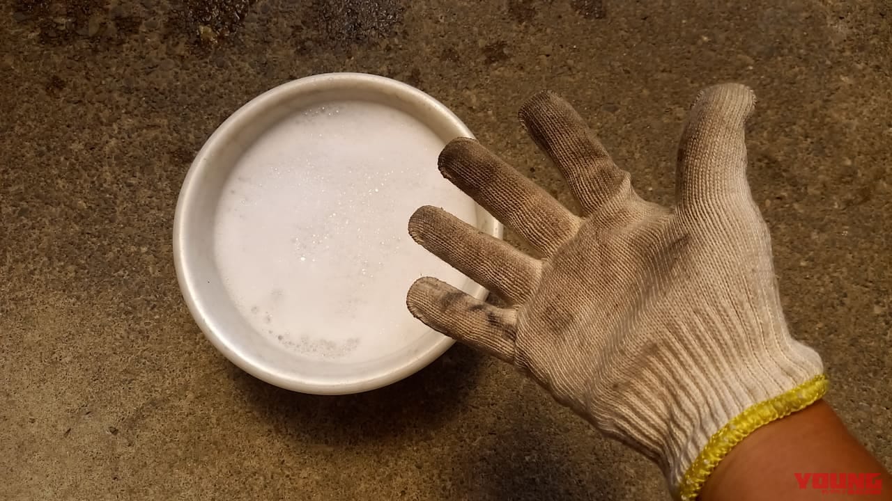 【バイク洗車の裏技】スポンジ代わりの”軍手”で洗車がクセになる理由は「愛」だった|【バイク洗車偏愛アイテム】スポンジ代わりの”軍手で洗車”がクセになるほど良すぎた件