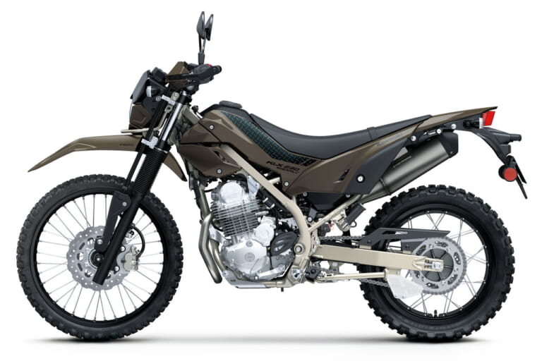カワサキ|KLX230シェルパS|2026年モデル|さらに足着き良好! シート高20mmダウンのカワサキ「KLX230シェルパS」新登場