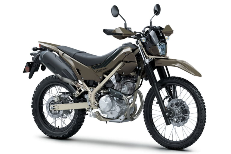 カワサキ|KLX230シェルパS|2026年モデル|さらに足着き良好! シート高20mmダウンのカワサキ「KLX230シェルパS」新登場