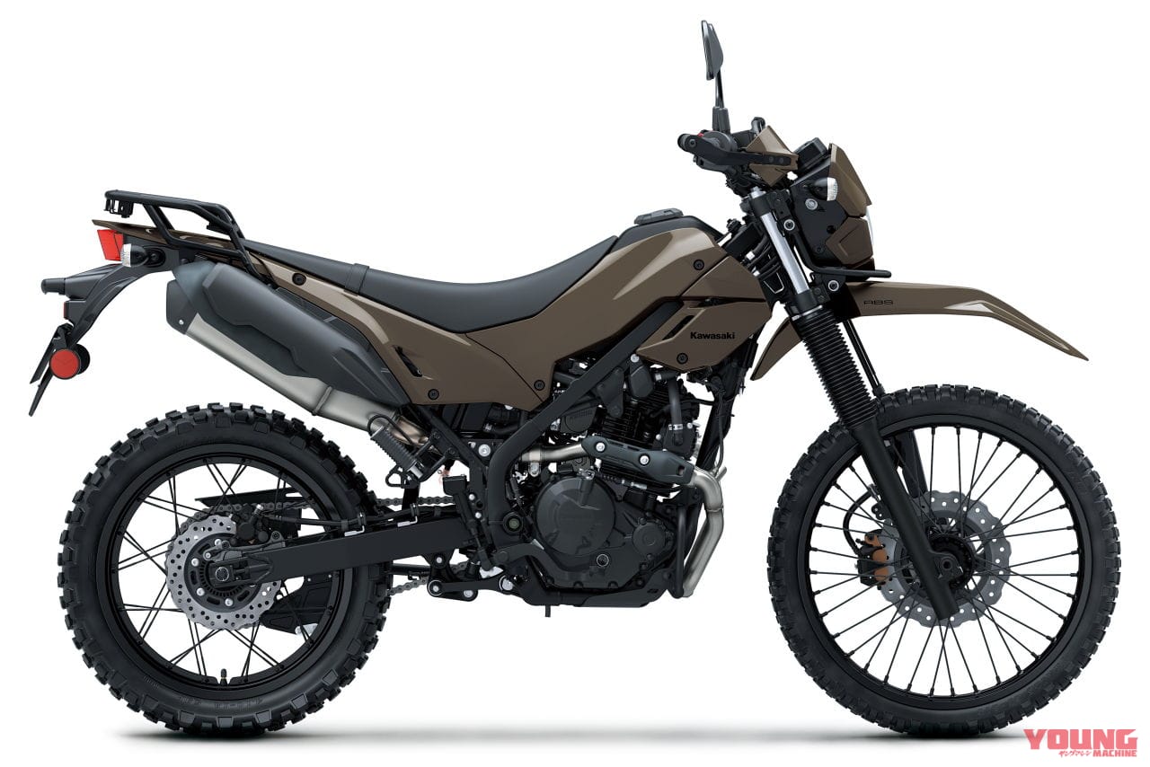 |旅する4スト! カワサキ新型モデル「KLX230 DF」登場、シェルパに後輪チューブレスやエンジンガード、リヤキャリアを追加