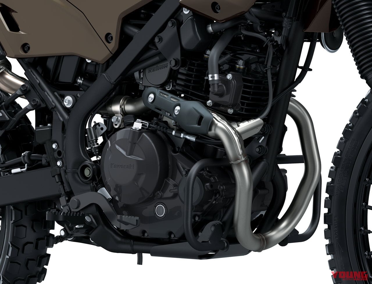 |旅する4スト! カワサキ新型モデル「KLX230 DF」登場、シェルパに後輪チューブレスやエンジンガード、リヤキャリアを追加