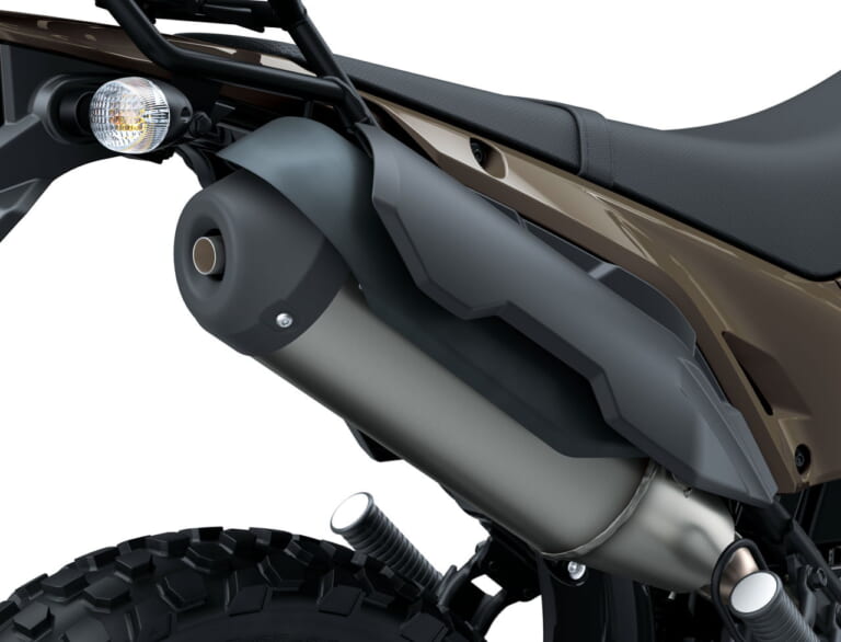 カワサキ|KLX230 DF|2026年モデル|旅する4スト! カワサキ新型モデル「KLX230 DF」登場、シェルパに後輪チューブレスやエンジンガード、リヤキャリアを追加