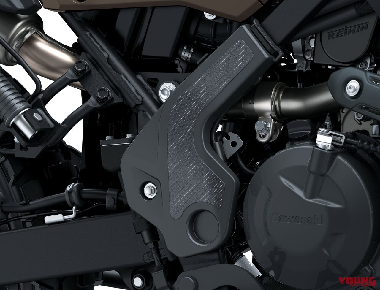 ｜旅する4スト！ カワサキ新型モデル「KLX230 DF」登場、シェルパに後輪チューブレスやエンジンガード、リヤキャリアを追加