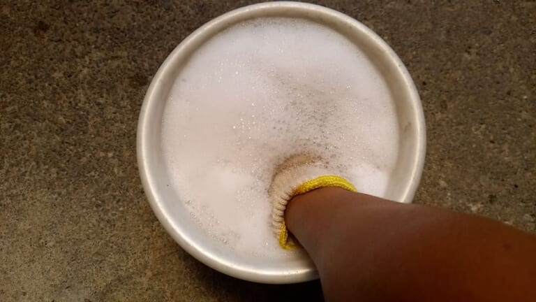 【バイク洗車の裏技】スポンジ代わりの”軍手”で洗車がクセになる理由は「愛」だった|【バイク洗車偏愛アイテム】スポンジ代わりの”軍手で洗車”がクセになるほど良すぎた件