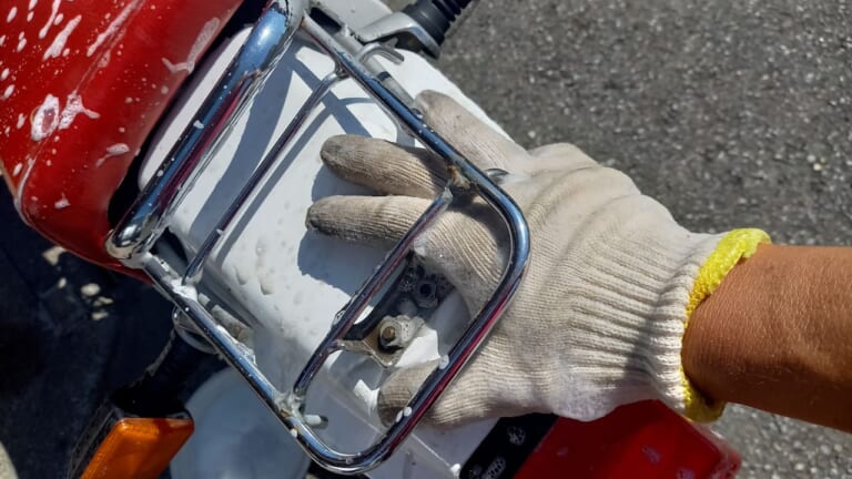 【バイク洗車の裏技】スポンジ代わりの”軍手”で洗車がクセになる理由は「愛」だった｜【バイク洗車偏愛アイテム】スポンジ代わりの”軍手で洗車”がクセになるほど良すぎた件