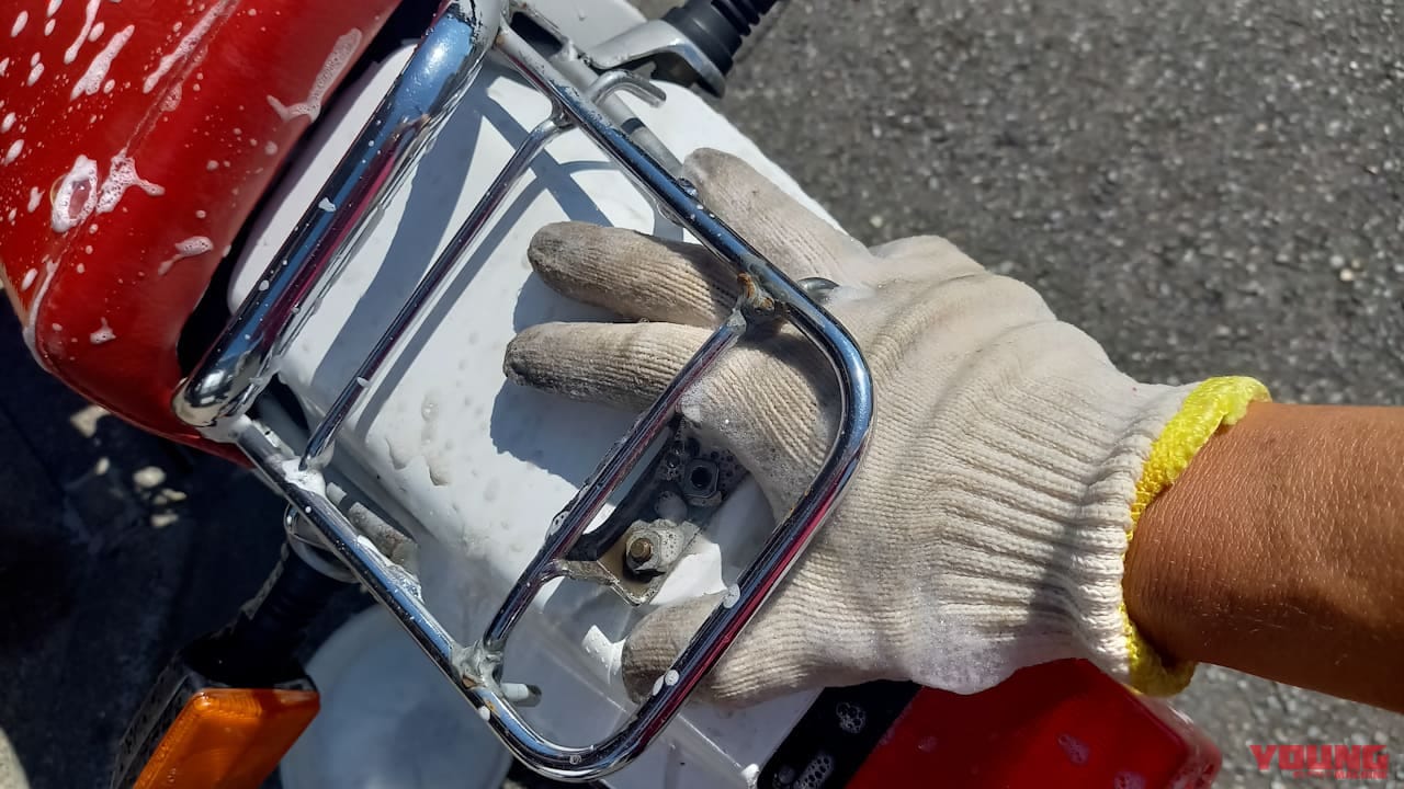 【バイク洗車の裏技】スポンジ代わりの”軍手”で洗車がクセになる理由は「愛」だった|【バイク洗車偏愛アイテム】スポンジ代わりの”軍手で洗車”がクセになるほど良すぎた件