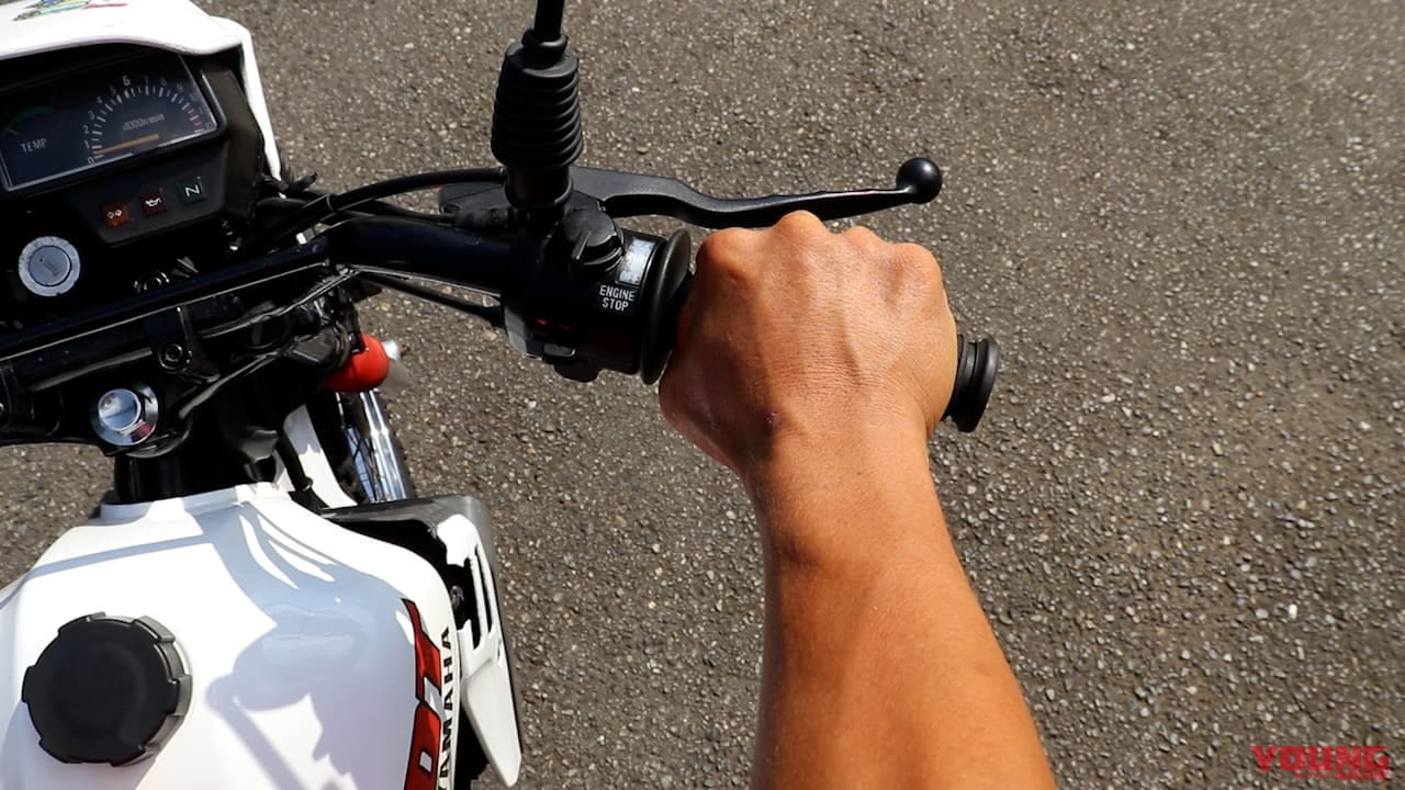 「アクセルがギクシャク…」「手首痛い…」実はそれ、アクセルの握り&回し方で解消できるかもしれないぞ|「アクセルがギクシャク…」「手首痛い…」実はそれ、アクセルの握り&回し方で解消できるかもしれないぞ