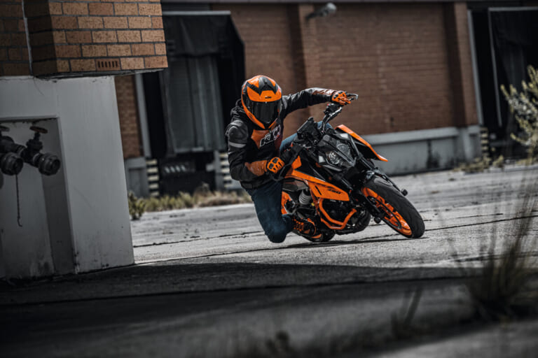 KTM 390 DUKE｜KTM 390シリーズ拡大！「SMC R」「アドベンチャーR」「エンデューロR」「デューク」を相次いで発売