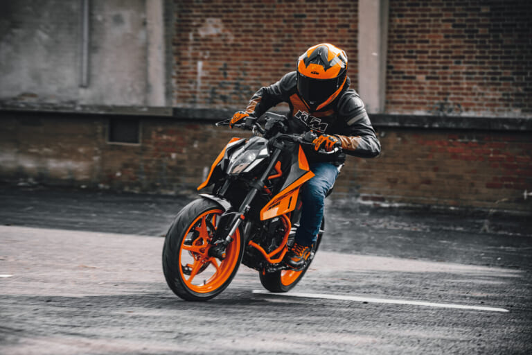 KTM 390 DUKE｜KTM 390シリーズ拡大！「SMC R」「アドベンチャーR」「エンデューロR」「デューク」を相次いで発売