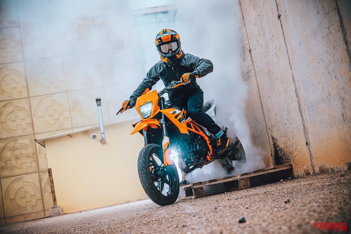 KTM 390 SMC R|KTM 390シリーズ拡大!「SMC R」「アドベンチャーR」「エンデューロR」「デューク」を相次いで発売