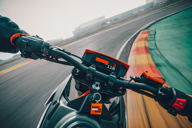 KTM 390 SMC R｜KTM 390シリーズ拡大！「SMC R」「アドベンチャーR」「エンデューロR」「デューク」を相次いで発売