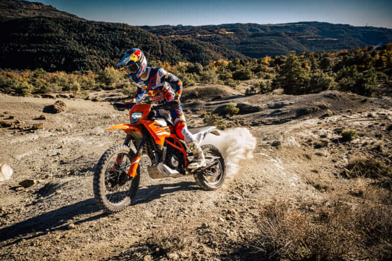 KTM 390 ENDURO R｜KTM 390シリーズ拡大！「SMC R」「アドベンチャーR」「エンデューロR」「デューク」を相次いで発売