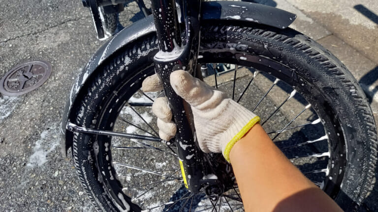 【バイク洗車の裏技】スポンジ代わりの”軍手”で洗車がクセになる理由は「愛」だった｜【バイク洗車偏愛アイテム】スポンジ代わりの”軍手で洗車”がクセになるほど良すぎた件