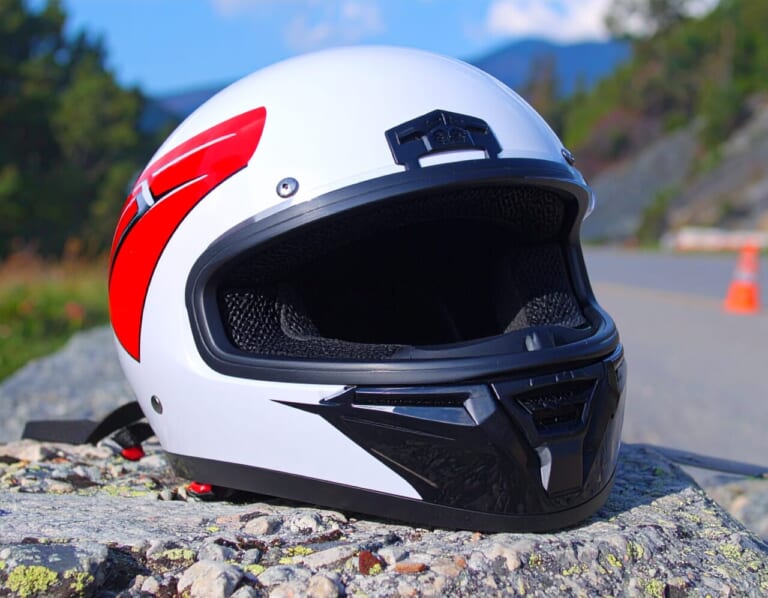 暑い季節のニオイ対策に! コンパクト＆静音のヘルメット除菌／消臭機がセールで6722円に