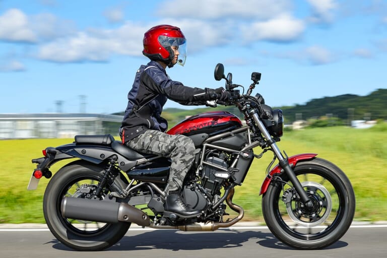 若月佑美｜「教習所ではめちゃめちゃ転びました(笑)」若月佑美、バイク初納車＆ツーリングの模様を取材：免許取得の苦労や購入モデル選びについて語る