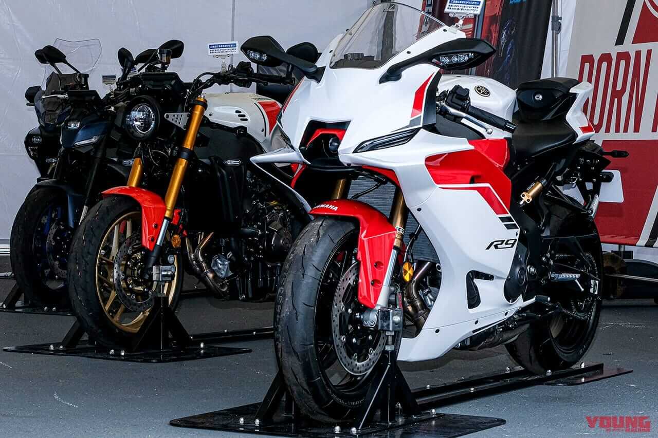 |【鈴鹿8耐レポート】ヤマハブースでは今年の8耐レーサーYZF-R1&1999 YZF-R7と写真が撮れる!