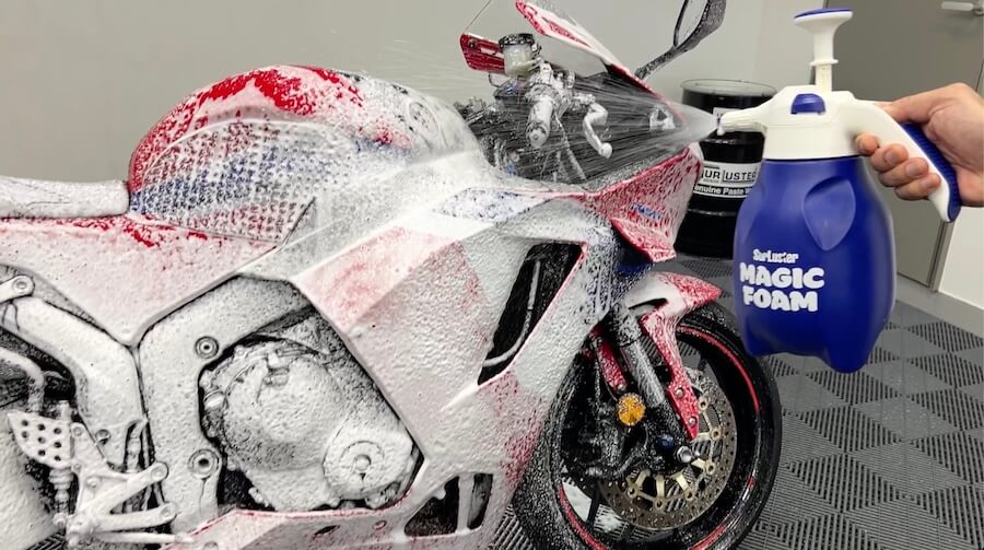 シュアラスター洗車図鑑｜ホンダ「CBR600RR」｜洗車図鑑【車種別バイクの洗い方教えます】ミドル級スーパースポーツの本格派・ホンダCBR600RR編