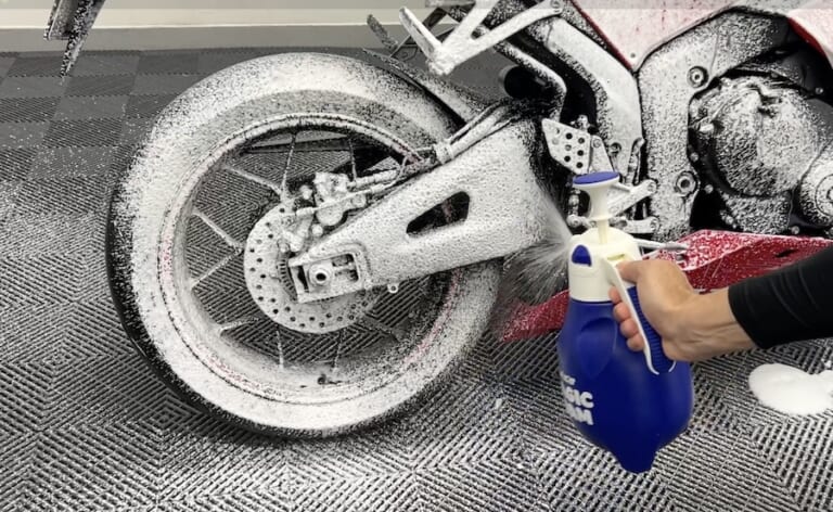 シュアラスター洗車図鑑｜ホンダ「CBR600RR」｜洗車図鑑【車種別バイクの洗い方教えます】ミドル級スーパースポーツの本格派・ホンダCBR600RR編