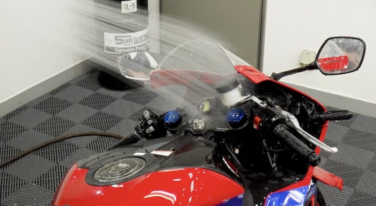 シュアラスター洗車図鑑｜ホンダ「CBR600RR」｜洗車図鑑【車種別バイクの洗い方教えます】ミドル級スーパースポーツの本格派・ホンダCBR600RR編